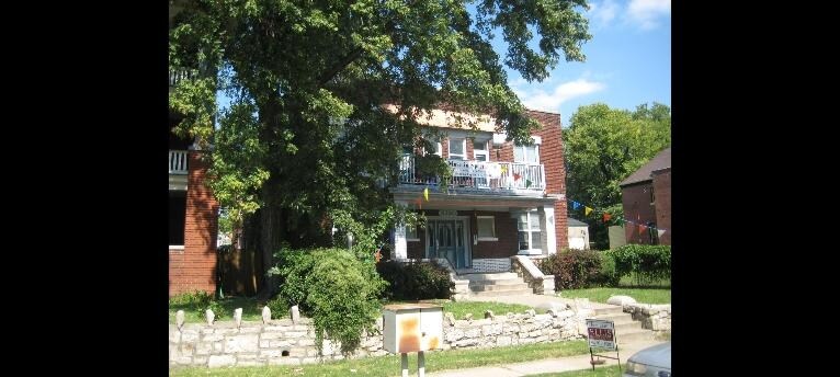 Foto del edificio - 3220 E 10th St