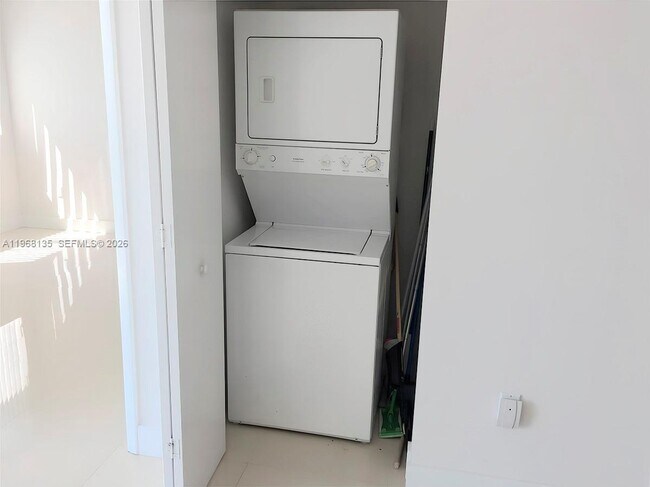 Building Photo - 92 SW 3rd St