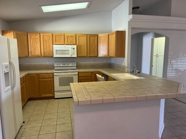 Foto del edificio - Long term Pool Home Rental!