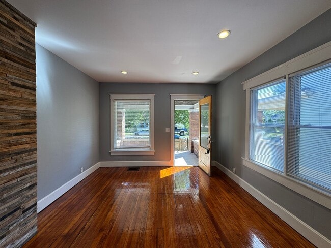 Foto del edificio - 1020-1022 S Randolph