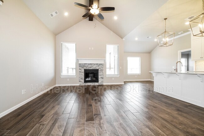 Building Photo - 704 Bison Crossing Dr
