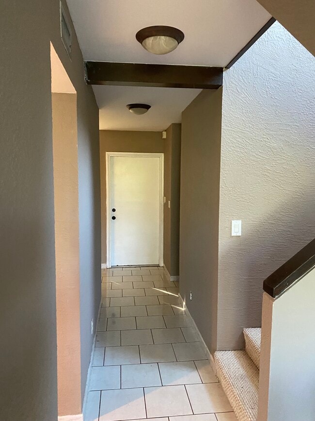 Building Photo - 2810 SW 87th Ave