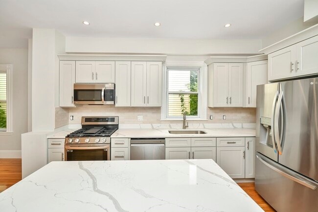 Building Photo - 20 Thornley St
