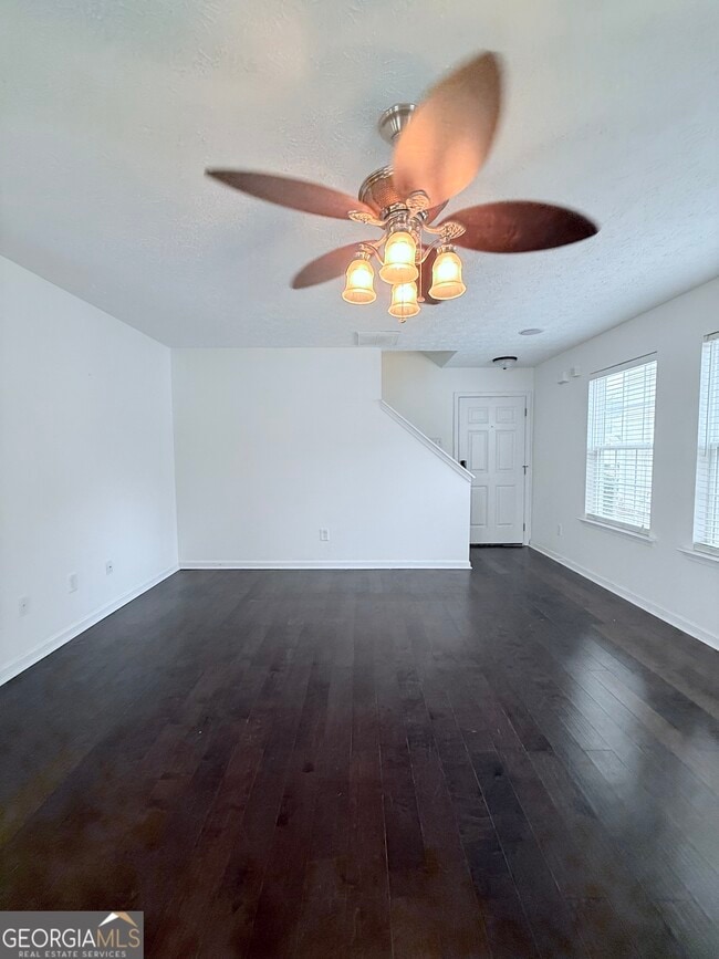 Foto del edificio - 5705 Mountain Top Pl