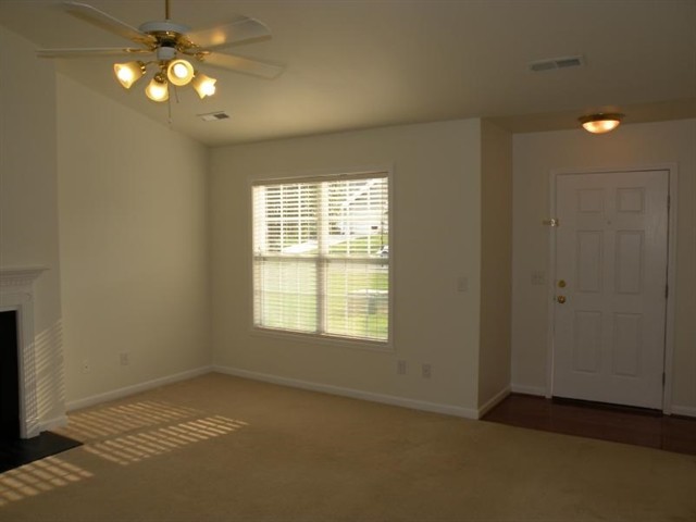 Foto del edificio - 5075 Walden Ridge Dr