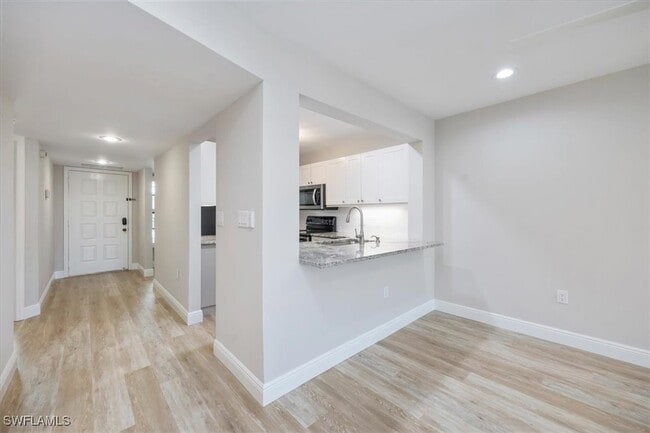 Building Photo - 5940 Via Lugano