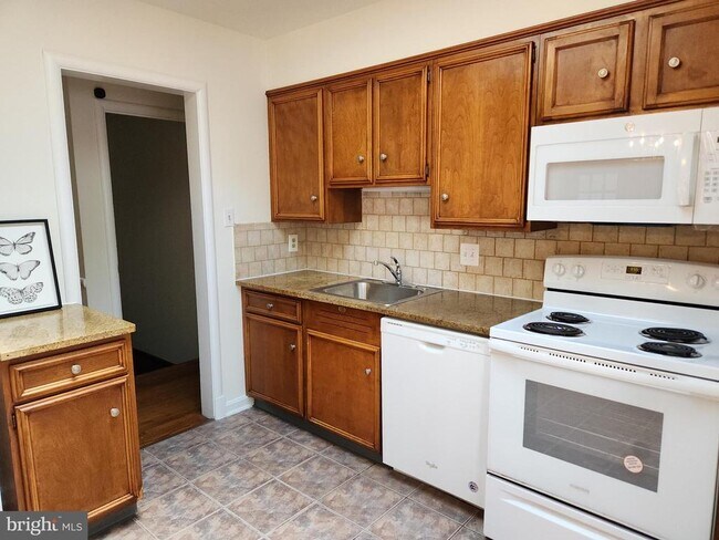 Building Photo - 3300 Potterton Dr