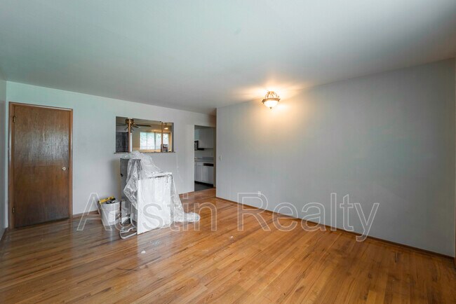 Building Photo - 1111 Cove Ln