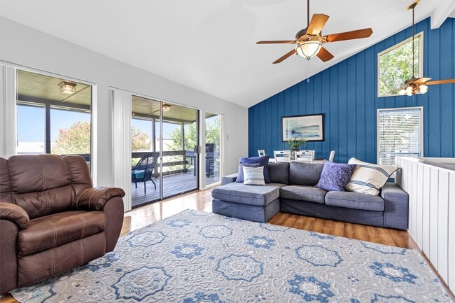 Building Photo - 36 April Point Dr N