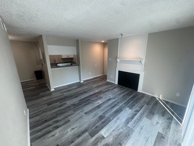 Photo - 2010 Estrada Pkwy Apartment