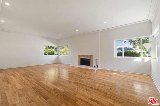 Foto del edificio - 4315 Clybourn Ave