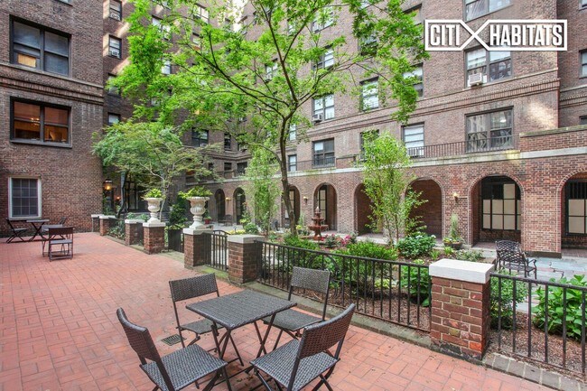 Building Photo - 160 E 48th St