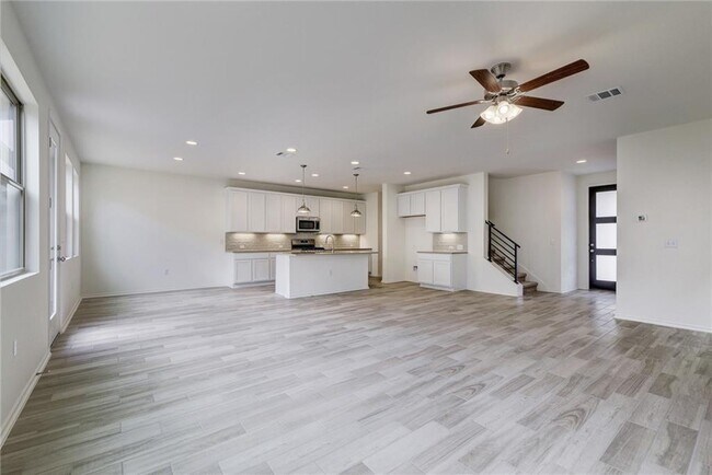 Foto del edificio - 9107 Garnet Dr