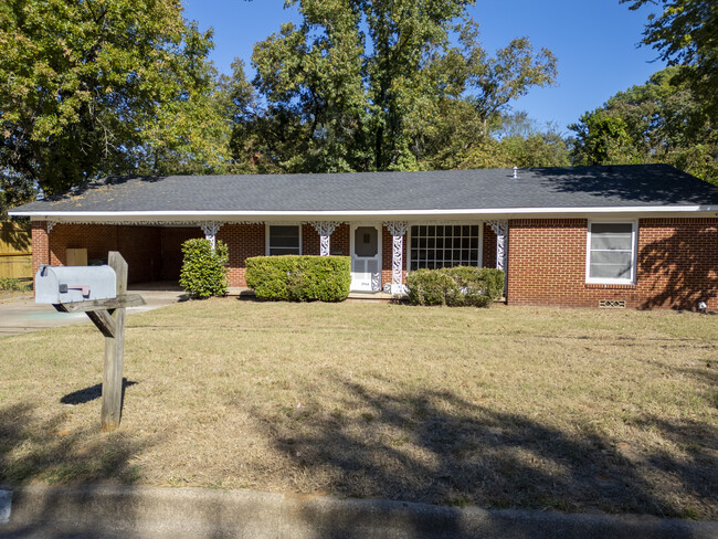 Building Photo - 2914 Tanglewood Dr