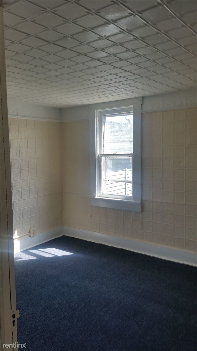 Building Photo - 417 27th St