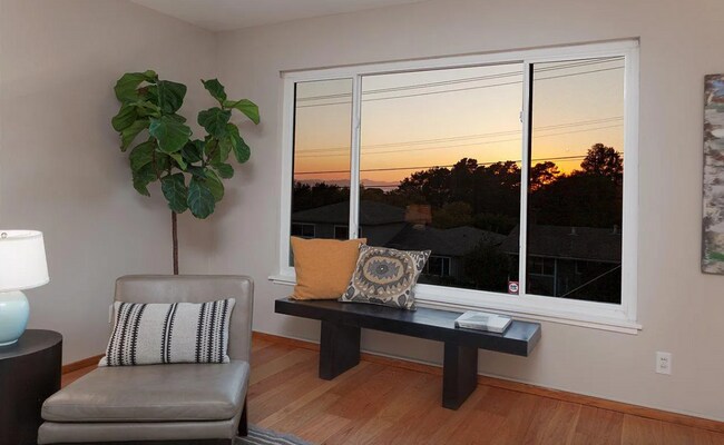 Foto del edificio - STUNNING - Three Bedroom House + a Bonus R...