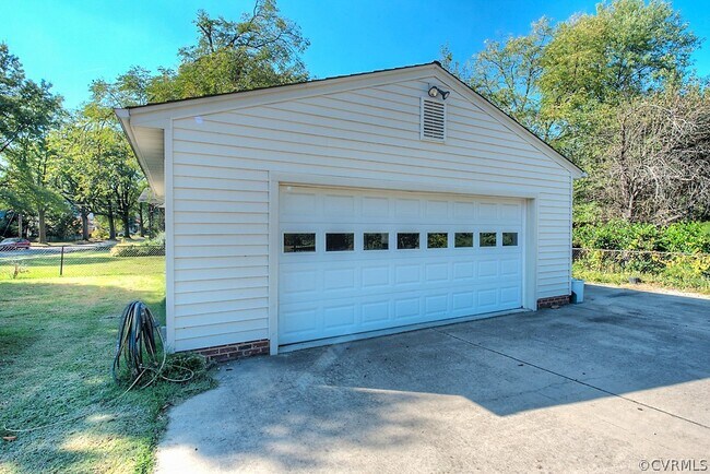 Building Photo - 3500 Hermitage Rd