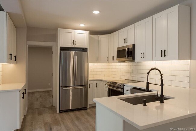 Building Photo - 84 N Salem Rd