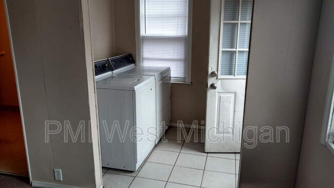 Foto del edificio - 538 Spencer St NE