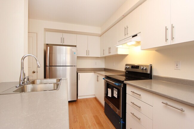 Photo du bâtiment - Fantastic 3-Bedroom Townhouse available for rent in Bowmanville
