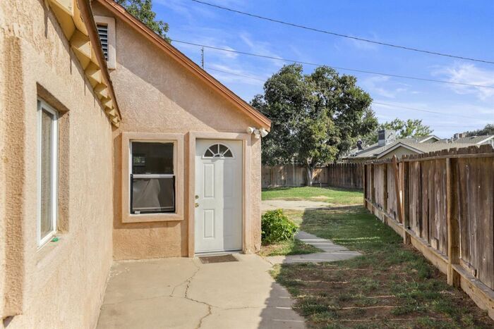 Foto principal - Hughson 2 Bedroom Back Unit Water, Sewer, ...