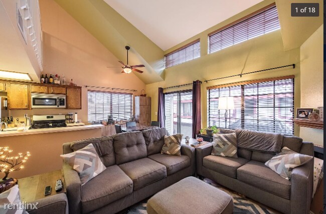 Building Photo - 2 br, 2 bath  - 1922 Muncie Ave Apt 8