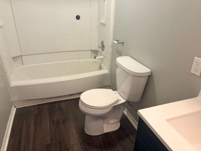 Building Photo - 868 Margaret St