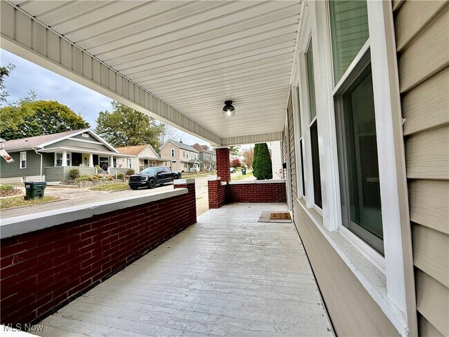 Foto del edificio - 1206 Foster Ave