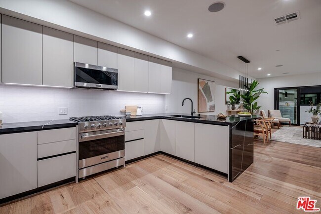 Foto del edificio - 5629 Murray Ln