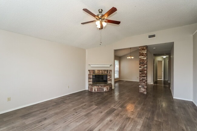 Building Photo - 7900 Flowertree Ct
