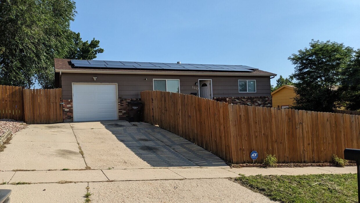 5 BED/2 BATH RANCH HOME W/FINISHED BASEMEN... - 5 BED/2 BATH RANCH HOME W/FINISHED BASEMEN...