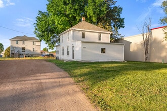 Building Photo - 1203 E Cherry St