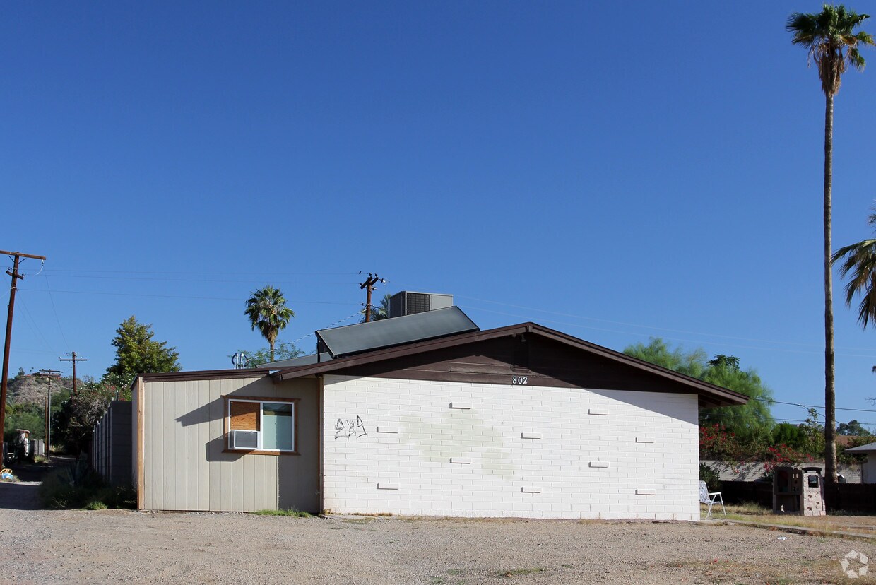 Building Photo - 808 E Ironwood Dr