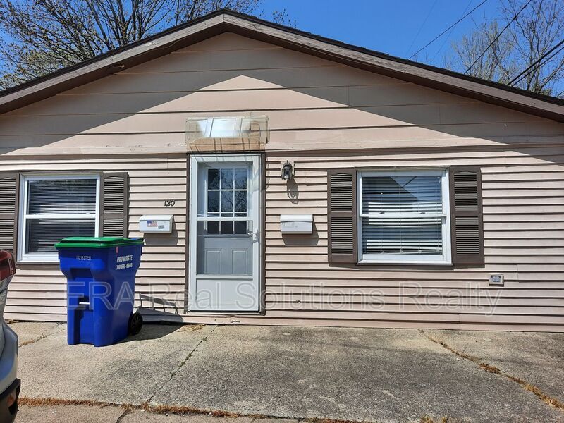 Primary Photo - 120 E Pleasant St