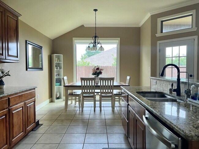 Foto del edificio - COMING SEPTEMBER 2025 - Beautiful 4-Bedroo...