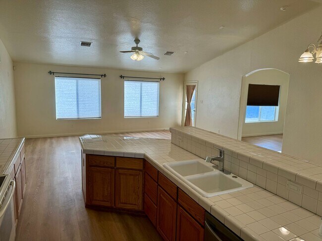 Building Photo - 4 BED 2 BATH, HUGE BACK & SIDE YARD, FRESH...
