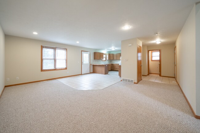 Building Photo - 1589 Crystalline Dr SE