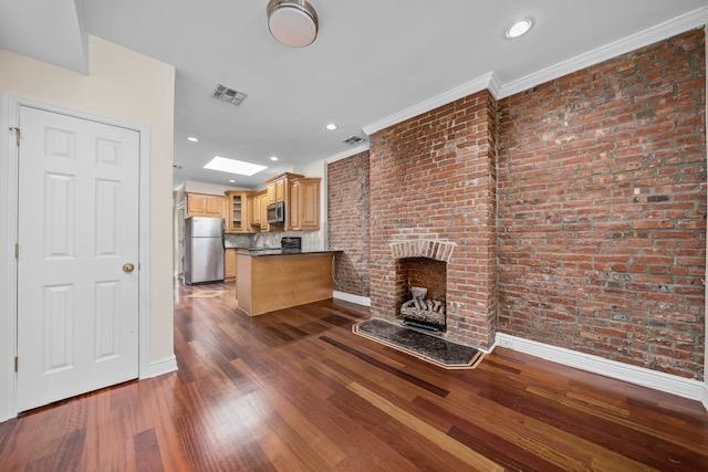 Building Photo - 352 7th St