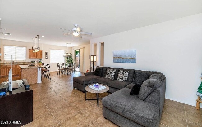 Building Photo - 3315 E Merlot St
