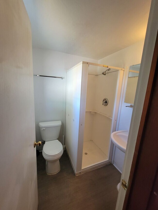 Building Photo - Lakeview Apartments