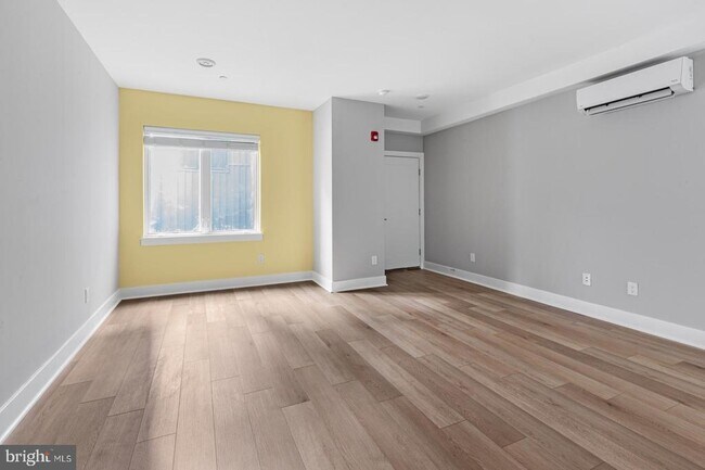 Foto del edificio - 2150 N Front St