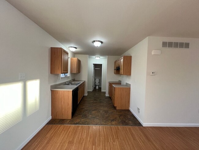 Building Photo - 3 Bedroom 2 bath 2 car garage house