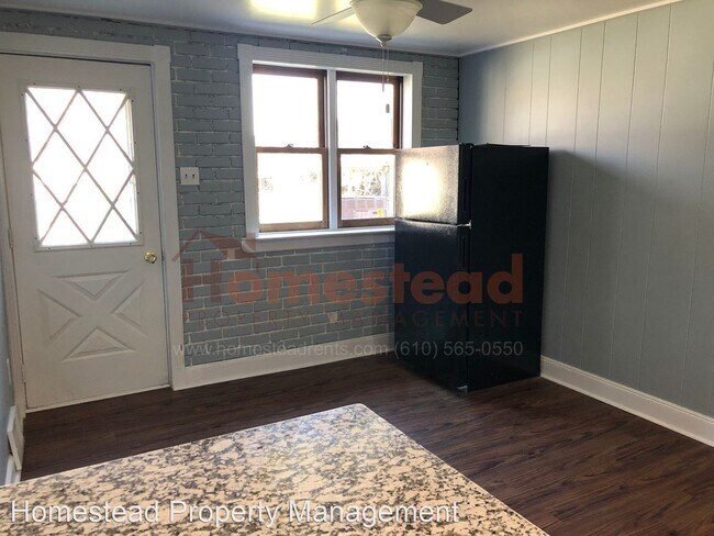 Building Photo - 3 br, 1.5 bath House - 1579 Summit St