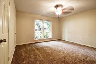 Building Photo - 1915 Solomon St