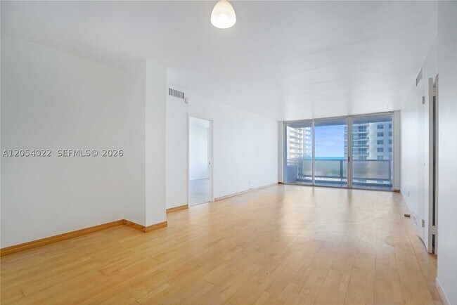 Building Photo - 5700 Collins Ave