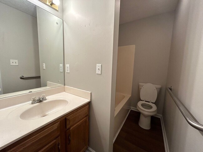 Foto del edificio - 216 Amy Ave