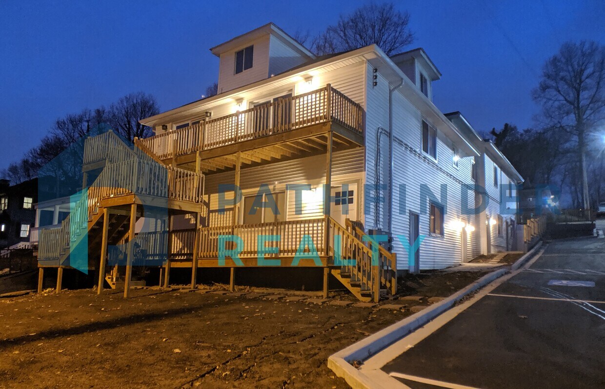 Primary Photo - 2435 S Dixie Dr