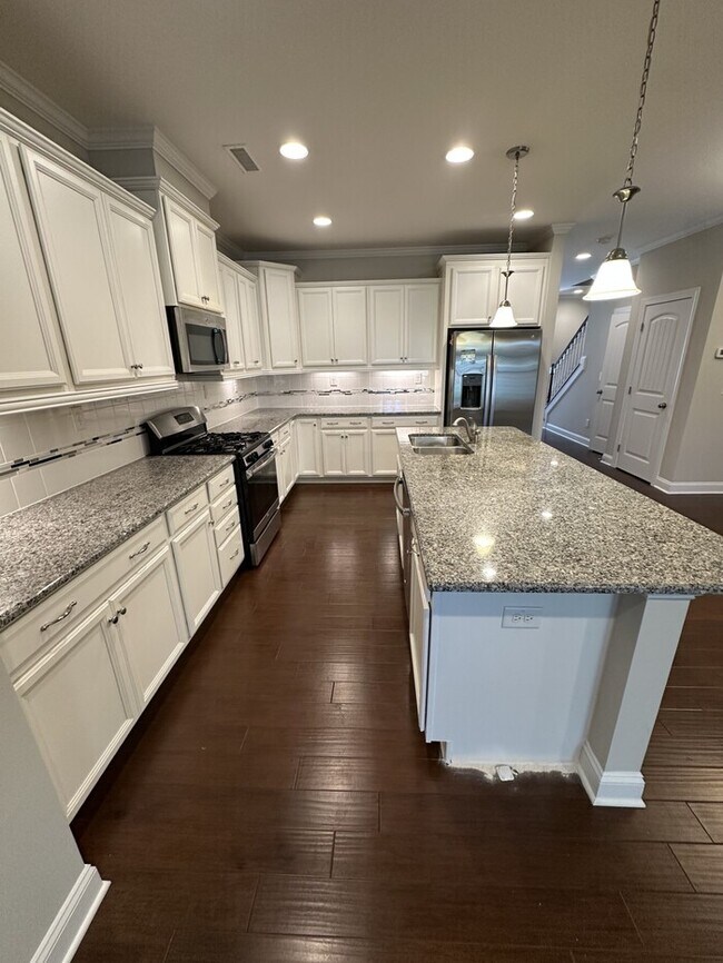 Building Photo - 4222 Vallonia Dr