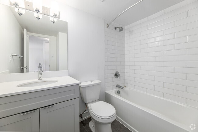 1BR, 1BA - 734SF - Bathroom - 10 Highland Crescent