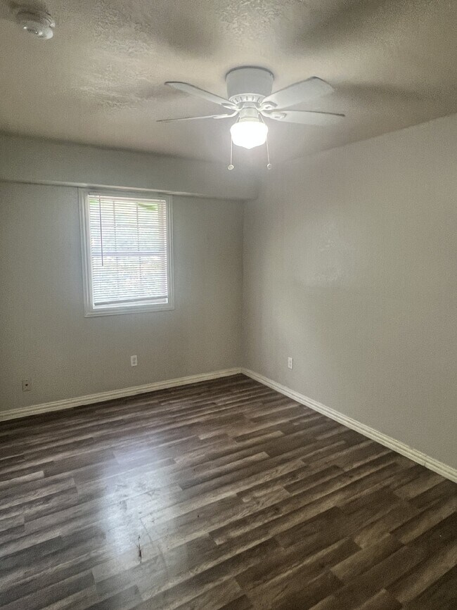 Building Photo - 3100 Botham Jean Blvd